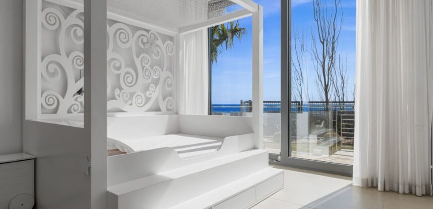 The Glass House, La Quinta, 7-bed Villa