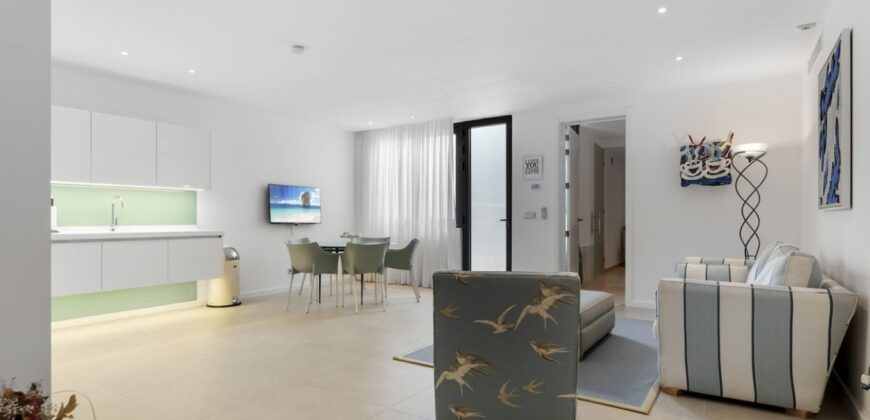 The Glass House, La Quinta, 7-bed Villa