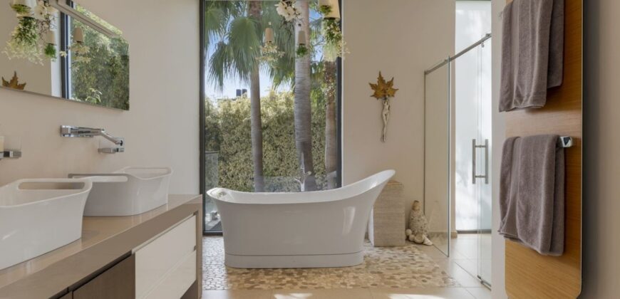 The Glass House, La Quinta, 7-bed Villa