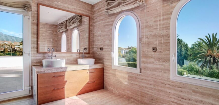 Gualdamina Baja, Marbella, Villa