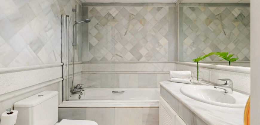 Golden Mile, Marbella, Seafront 2-beds