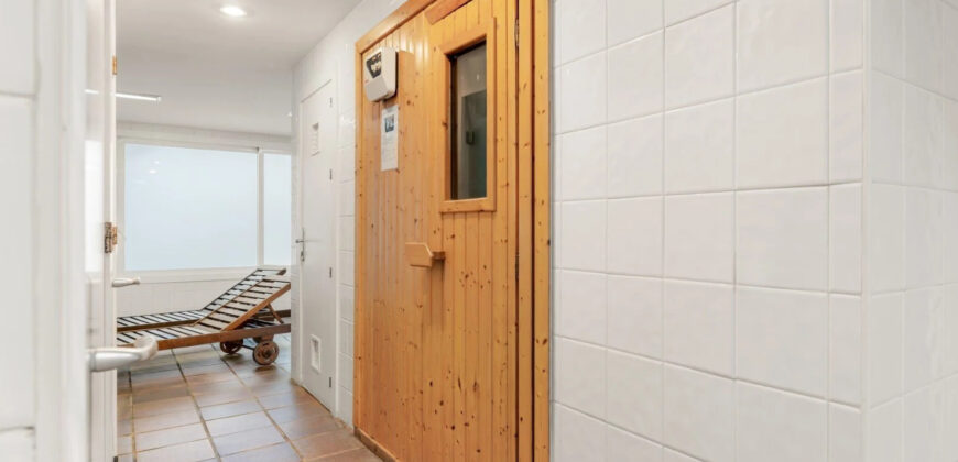 Golden Mile, Marbella, Seafront 2-beds