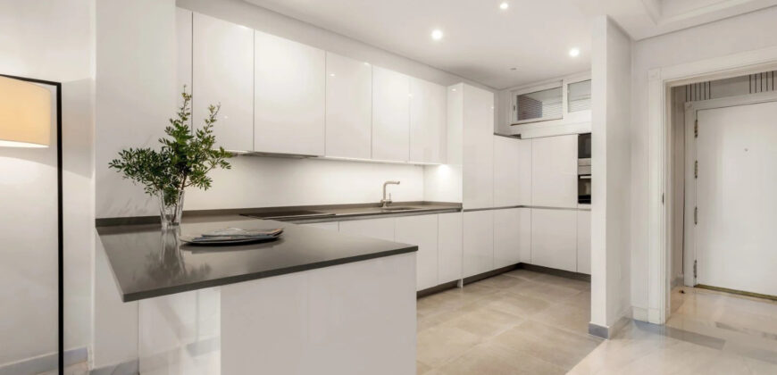 Golden Mile, Marbella, Seafront 2-beds